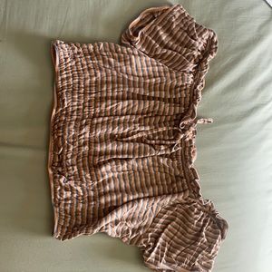 Hollister off the shoulder shirt, Size: XL